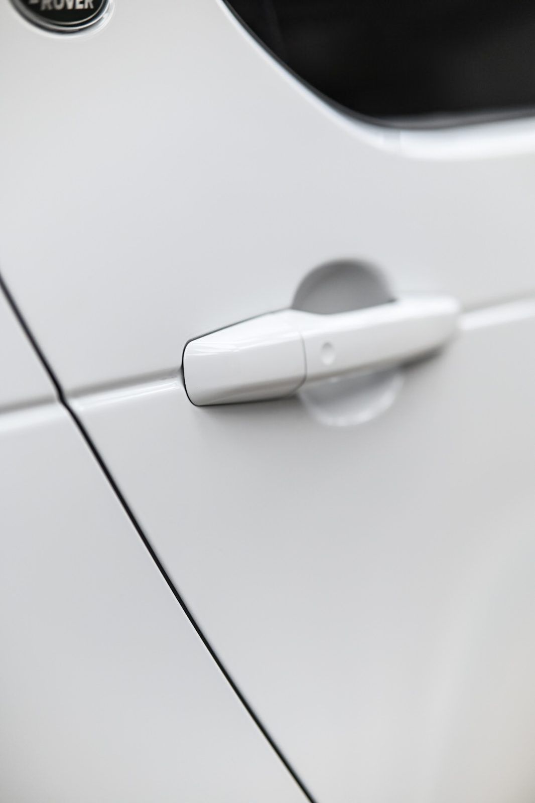 Land Rover Discovery 全車犀牛皮完工與細節實拍 第 6 張（共 6 張）——捷匠施工實錄