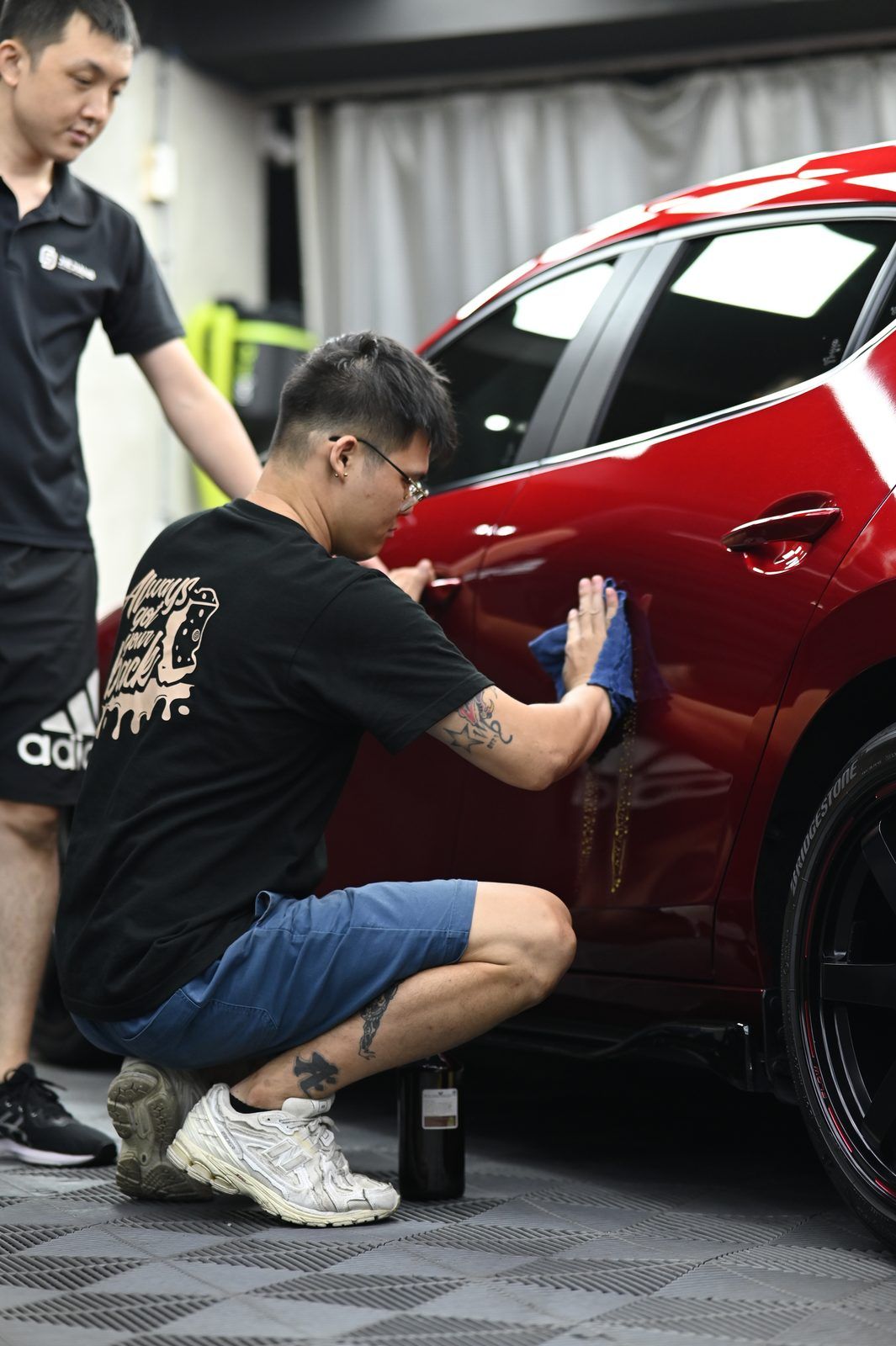 Mazda3 漆面鍍膜完工與細節實拍 第 3 張（共 3 張）——捷匠淡水旗艦店施工實錄