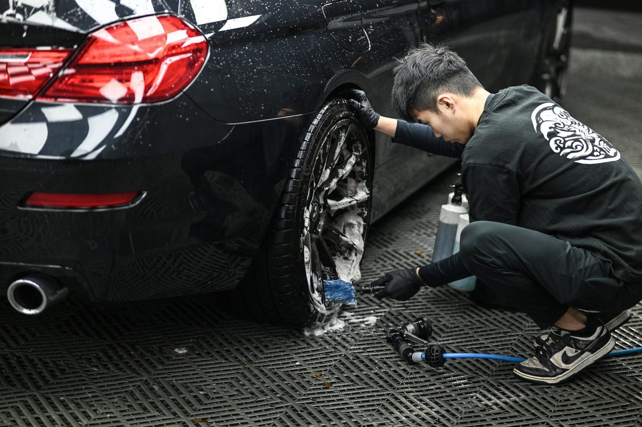 Porsche 718 GTS 洗車打蠟完工與細節實拍 第 6 張（共 6 張）——捷匠淡水旗艦店施工實錄