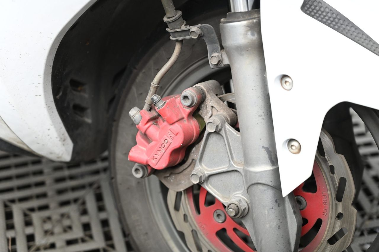 Kymco 雷霆機車美容完工與細節實拍 第 6 張（共 6 張）——捷匠淡水旗艦店施工實錄