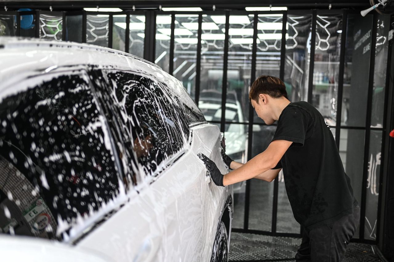 Lexus RX 洗車打蠟與引擎室清潔完工與細節實拍 第 6 張（共 6 張）——捷匠北投店施工實錄