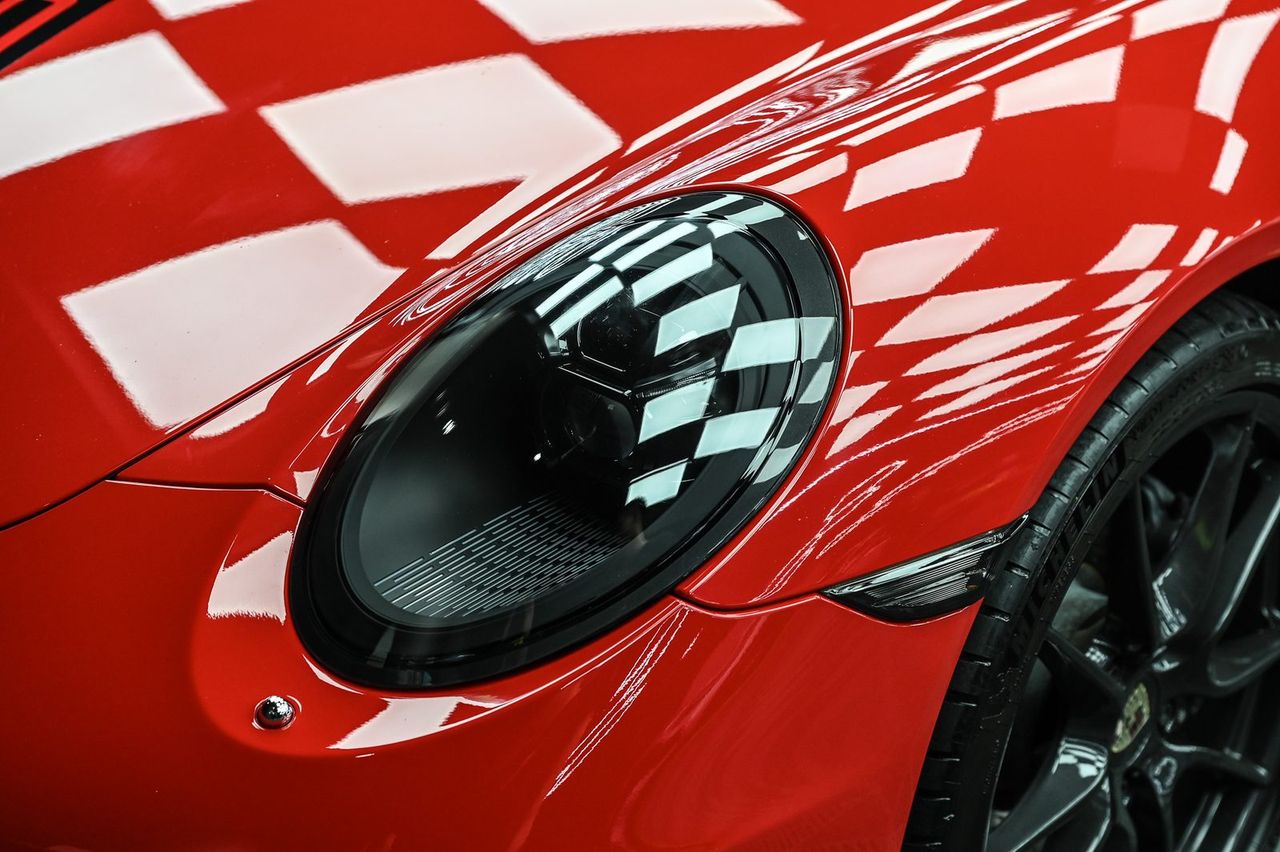 Porsche 911 洗車打蠟完工與細節實拍 第 6 張（共 6 張）——捷匠淡水旗艦店施工實錄