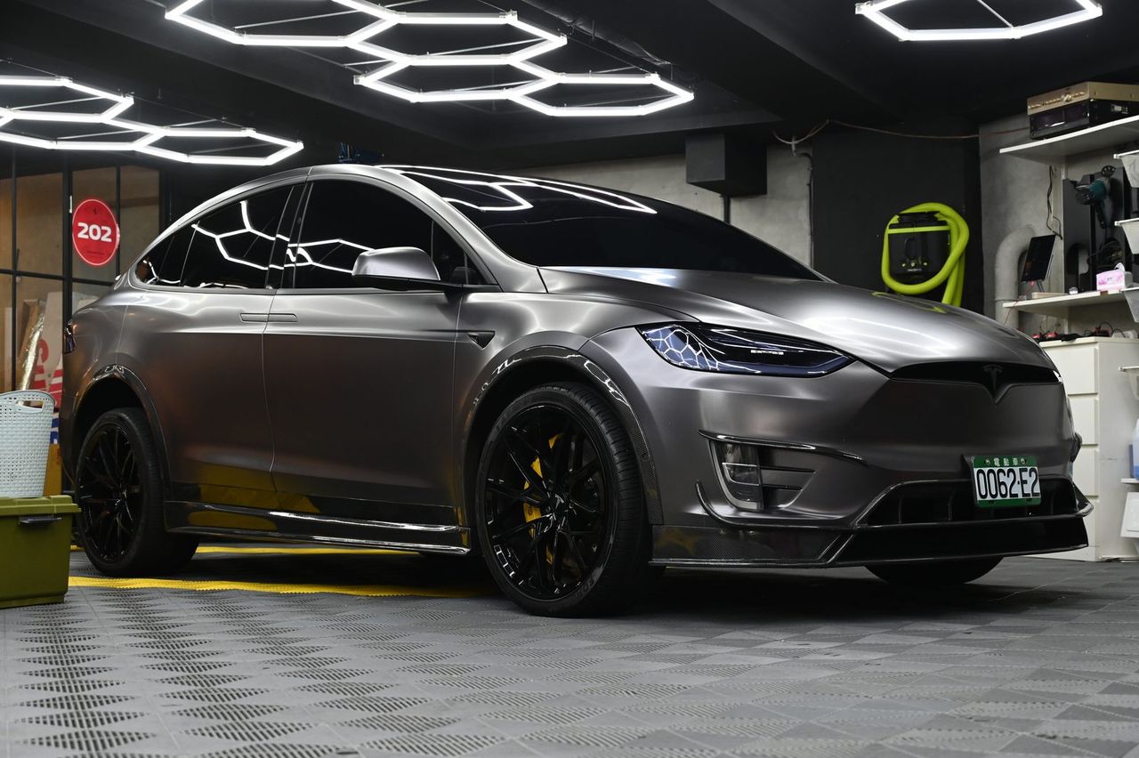 Tesla Model X 全車改色膜完工與細節實拍 第 5 張（共 5 張）——捷匠淡水旗艦店施工實錄