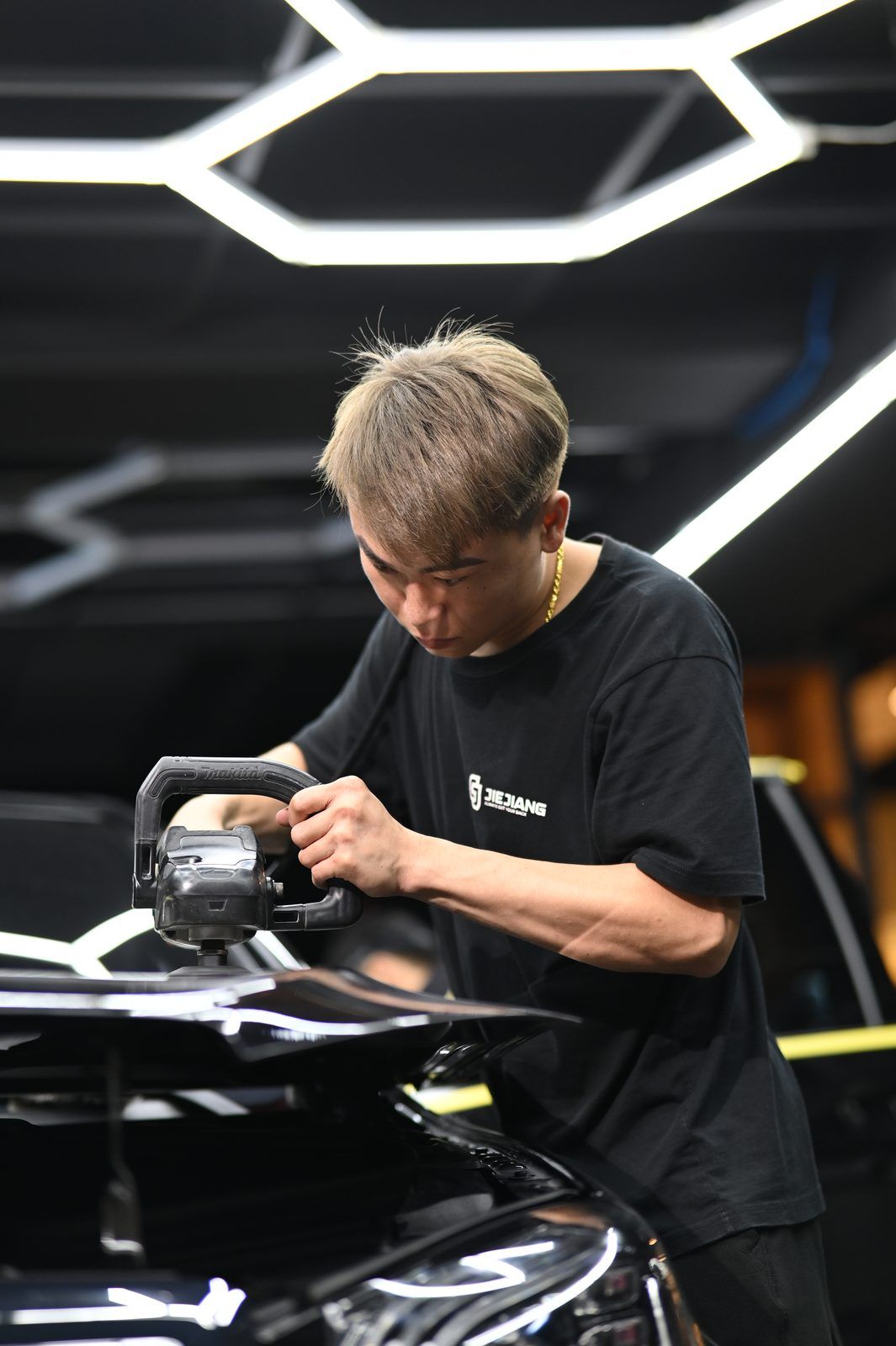 Mercedes-Benz 拋光與漆面修復完工與細節實拍 第 6 張（共 6 張）——捷匠淡水旗艦店施工實錄