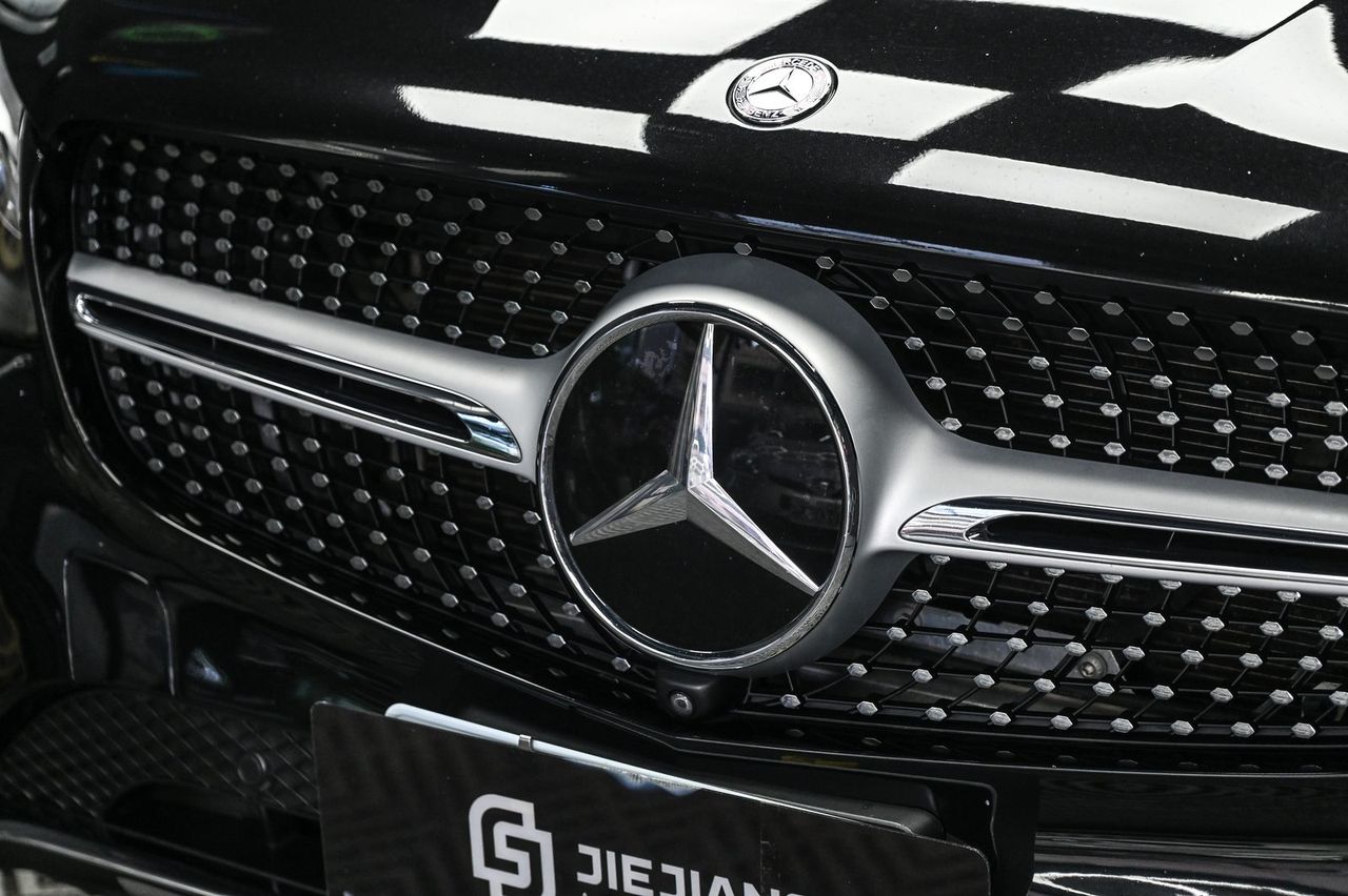 賓士 GLC300 Coupe 洗車打蠟完工與細節實拍 第 6 張（共 6 張）——捷匠北投店施工實錄